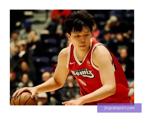 杨瀚森赛后与裁判工作人员握手并收回混音队比赛用球展现社交魅力 杨瀚森赛后与裁判工作人员握手并收回混音队比赛用球展现社交魅力