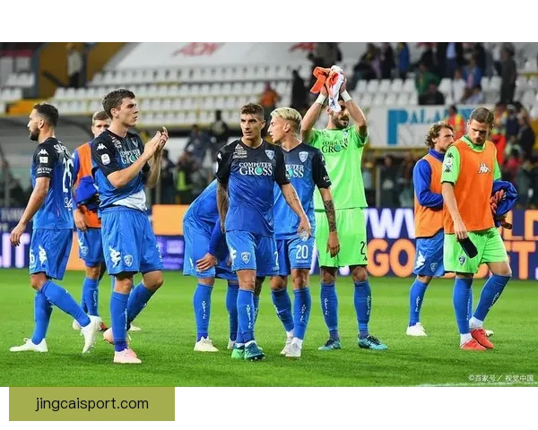 体育精神闪耀赛场奥格斯堡格雷戈里奇主动示意裁判取消犯规赢得尊重